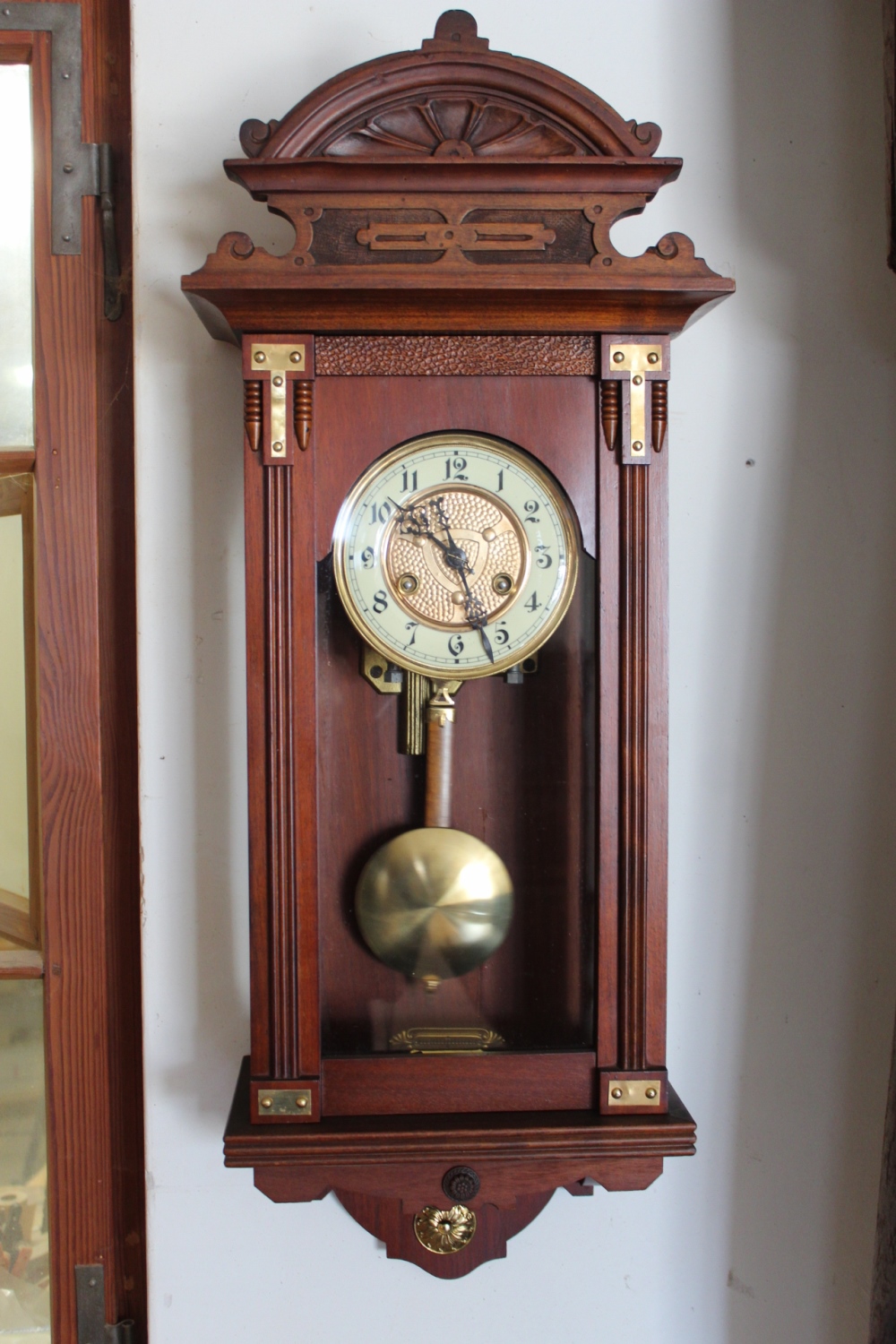 Regulator / Wanduhr Nussbaum